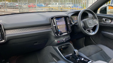 Volvo XC40 2.0 B3P Ultimate Dark 5dr Auto Petrol Estate